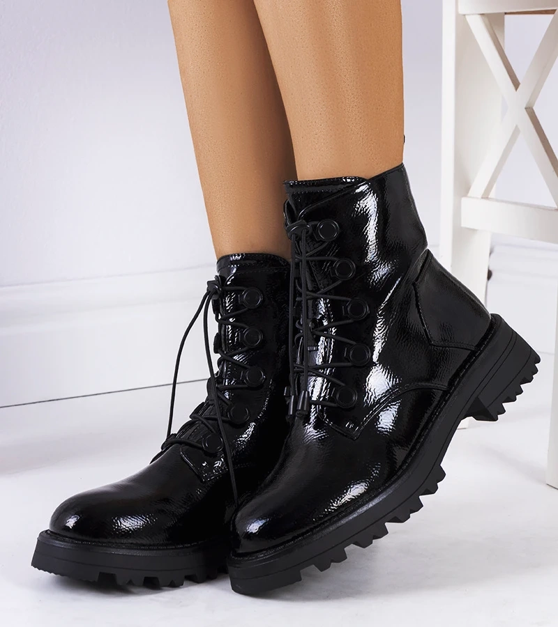 Černá boty lakovaná Cesterfield