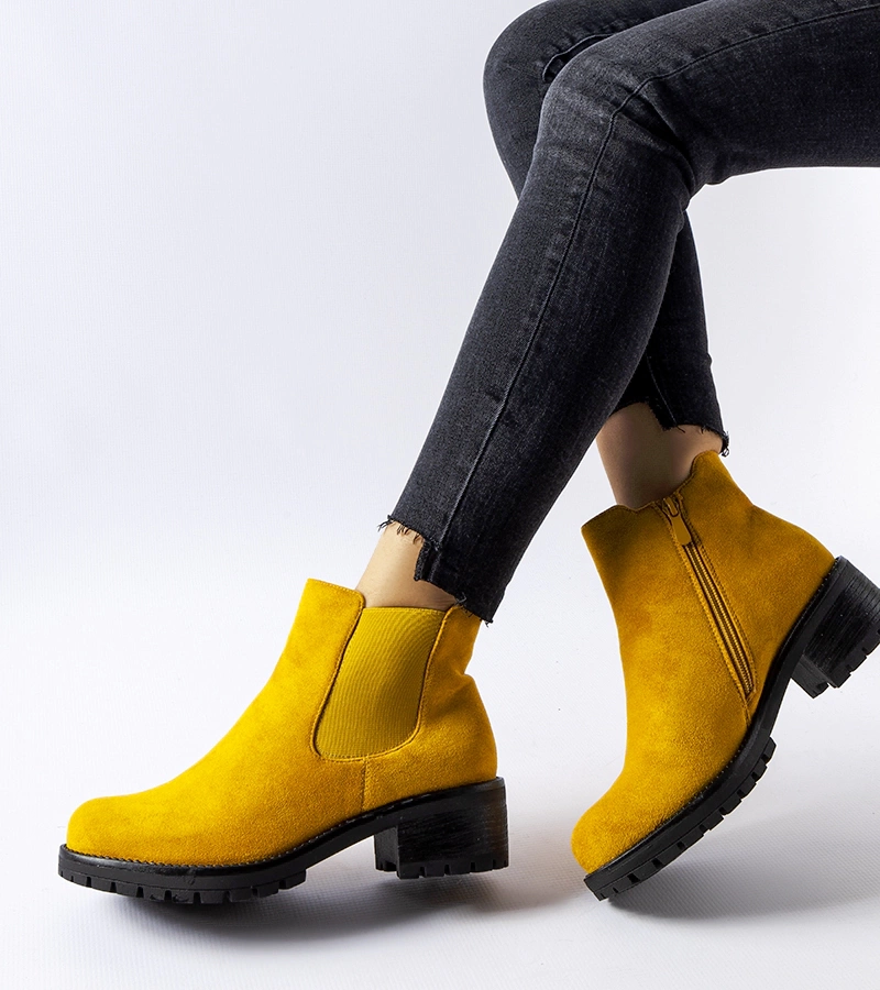 Žluté botky na nízkém podpatku L'Anglais