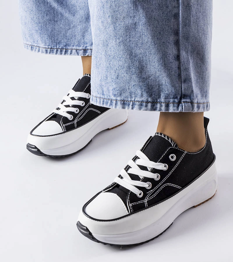 Černé sportovní tenisky McKeylor na platformě