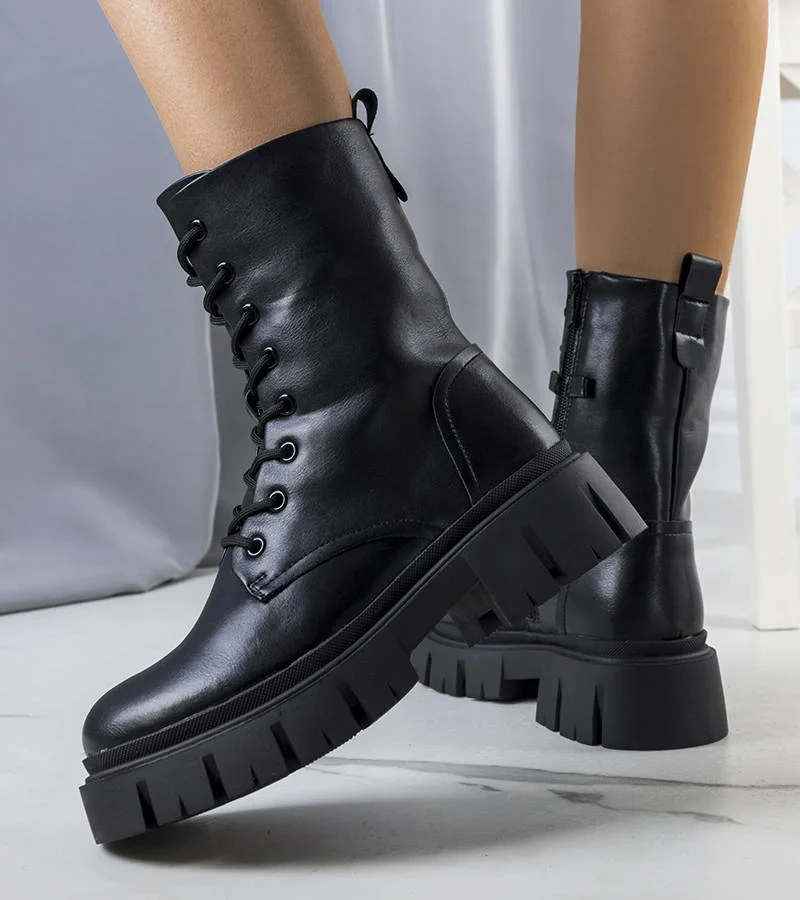 Černá boty na pevné podrážce Darius