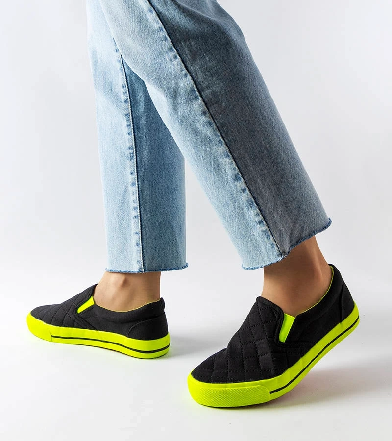 Černé prošívané nazouvací tenisky Balsamo