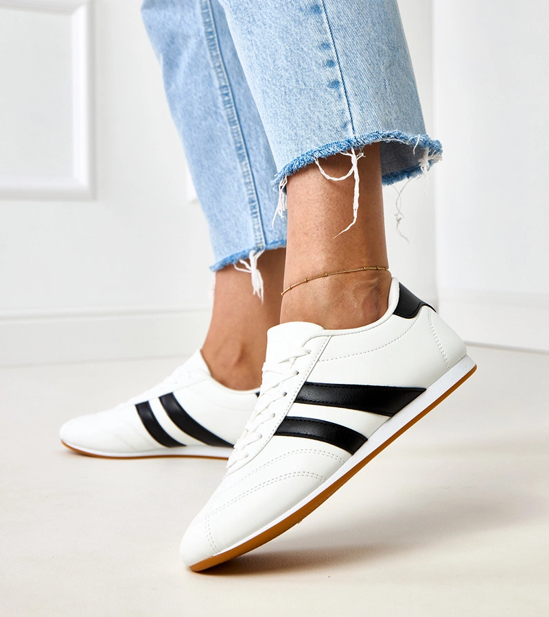 Bílé tenisky s černou vložkou Mydland