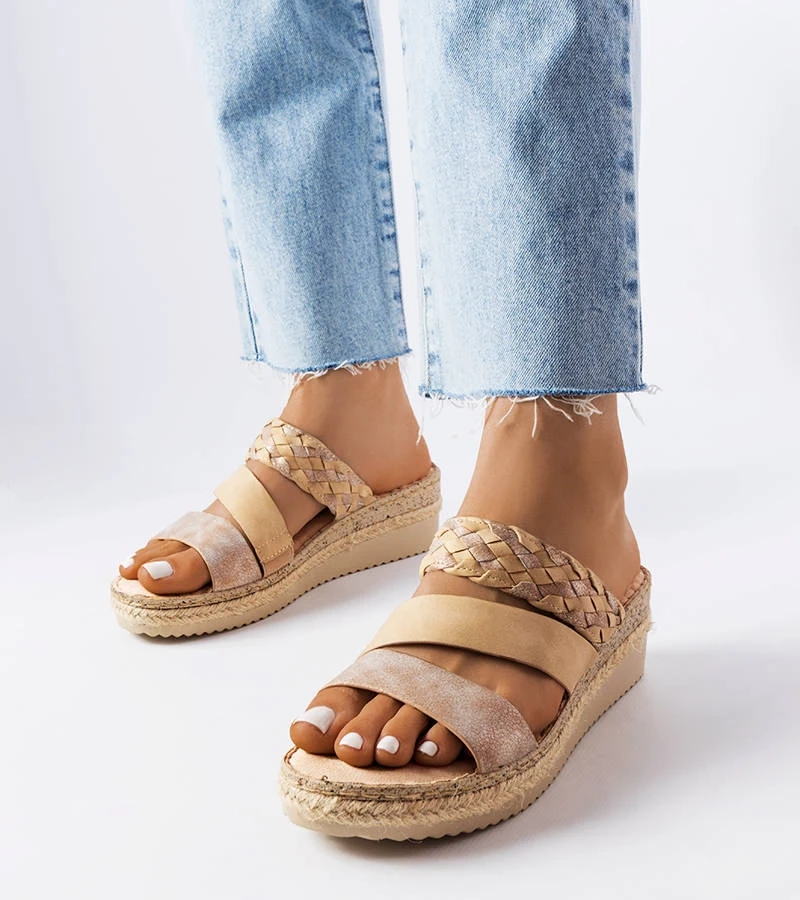 Bostonské béžové žabky na podpatku