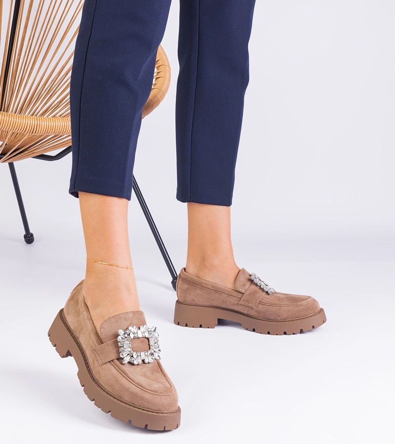 Béžové dámské mokasíny z ekosemiše s elegantní ozdobou Peletino