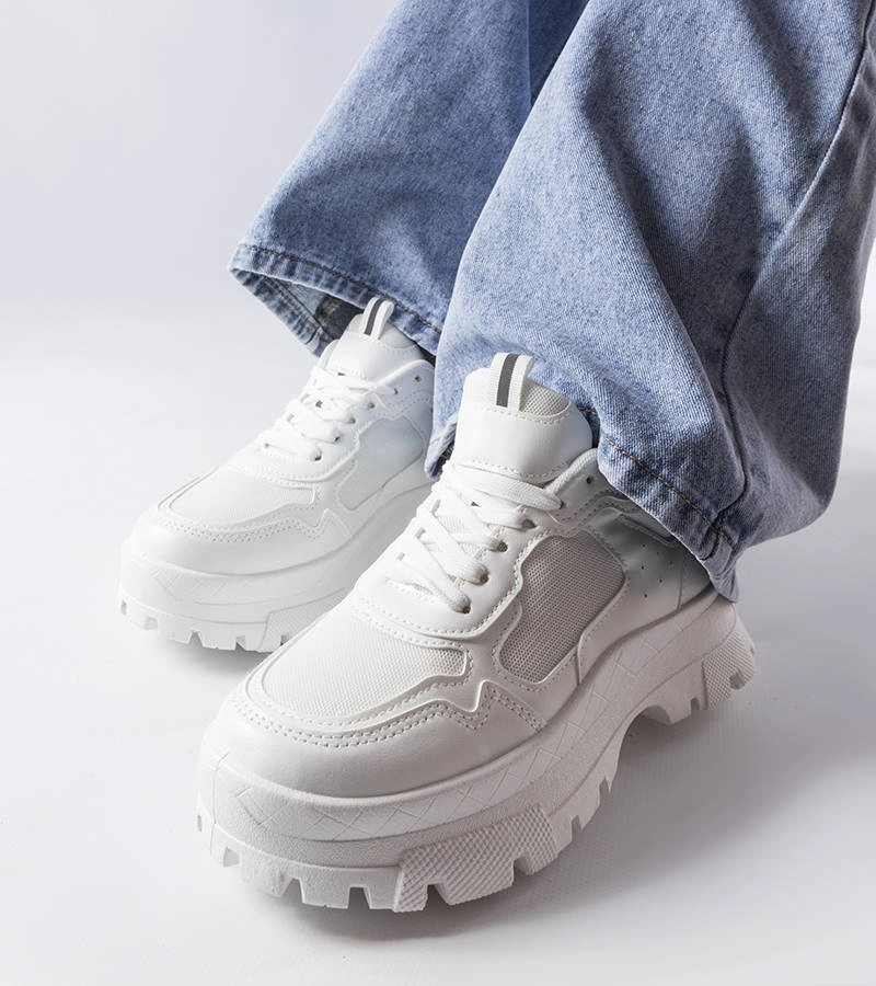 Bílé pevné tenisky Mikeladze