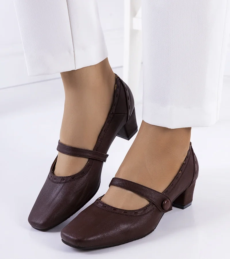 Hnědé lodičky na řemínku od Cilky