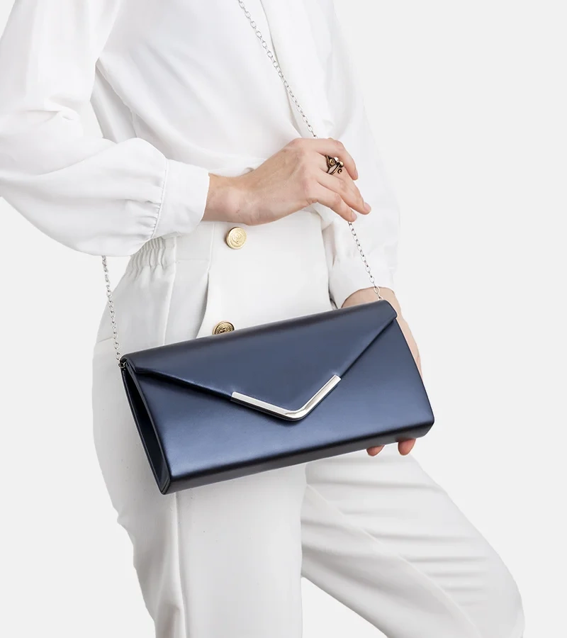 Tmavě modrá obálková kabelka Godines