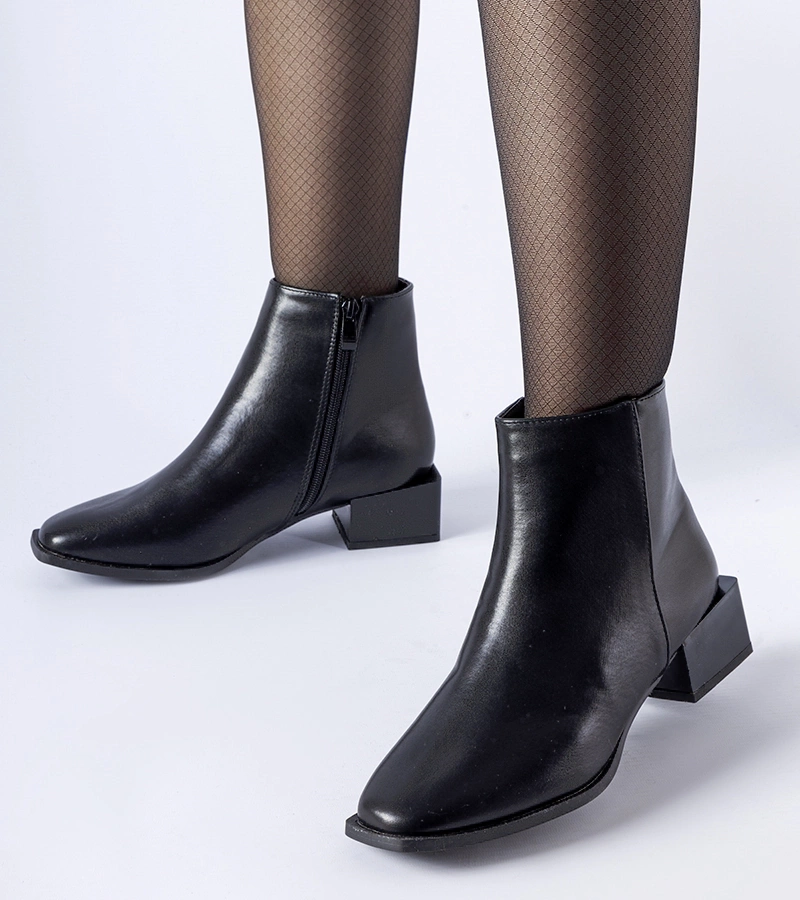 Černé zateplené kotníčkové boty se čtvercovým podpatkem Boris.