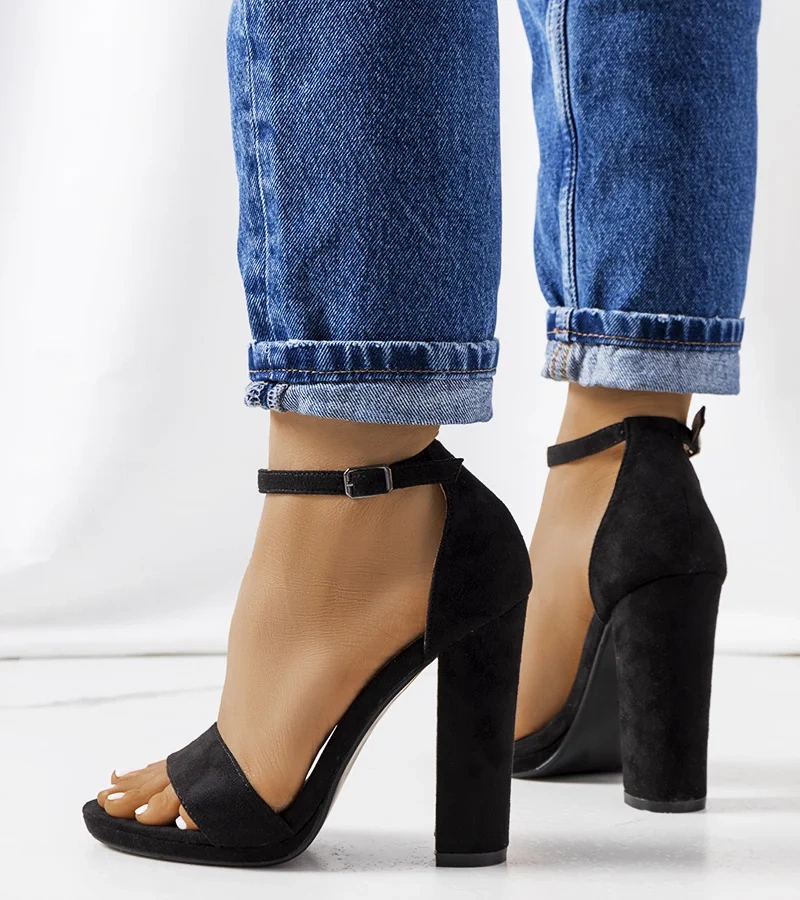 Černé sandály Karida na jehlovém podpatku