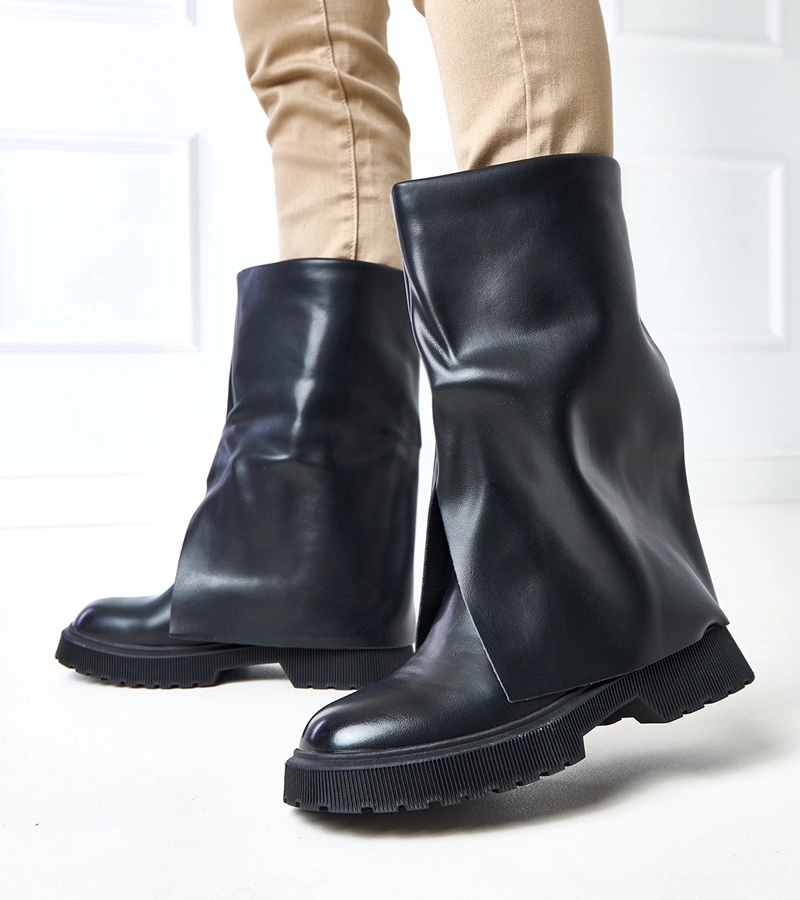 Černé kotníkové boty s ohrnutým svrškem Rozalia