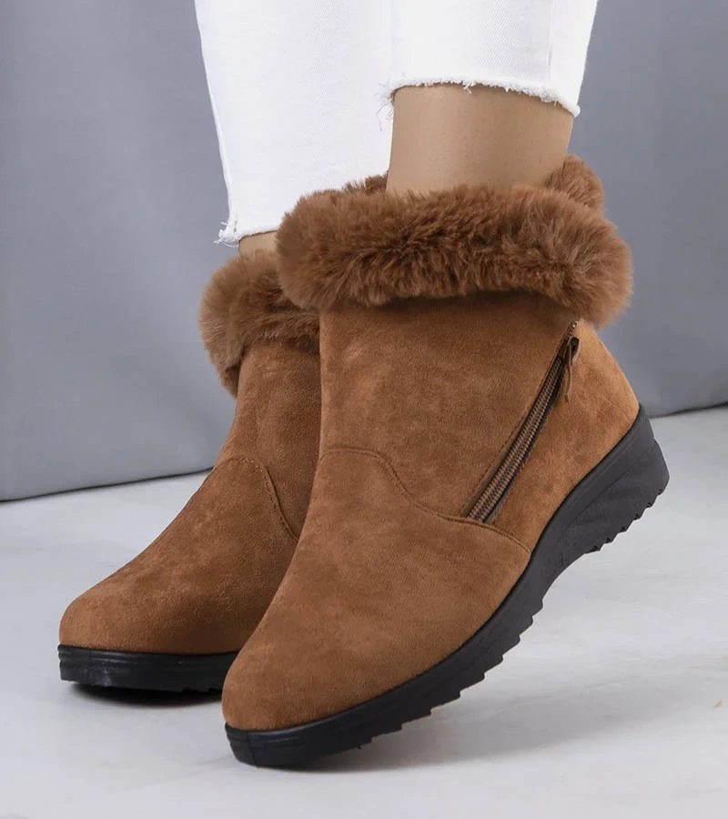 Hnědé zateplené sněhule s kožešinou od značky Crina