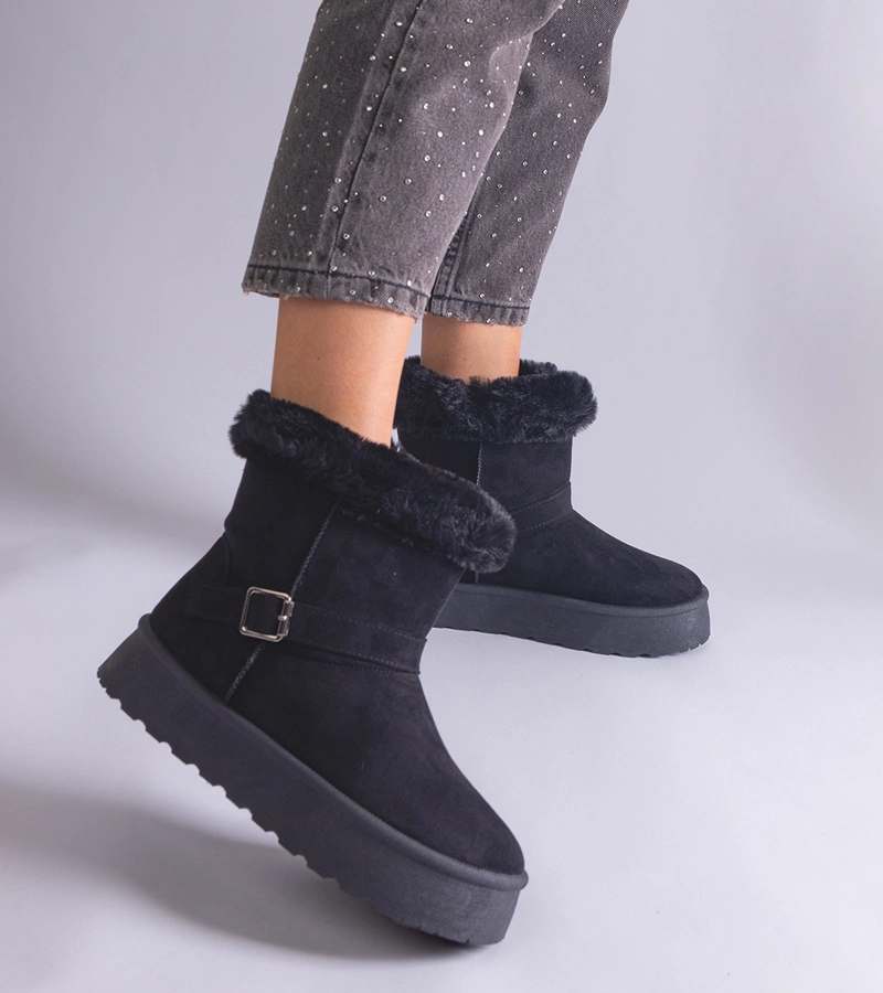 Černé zateplené sněhule zdobené kožešinou Iglesia