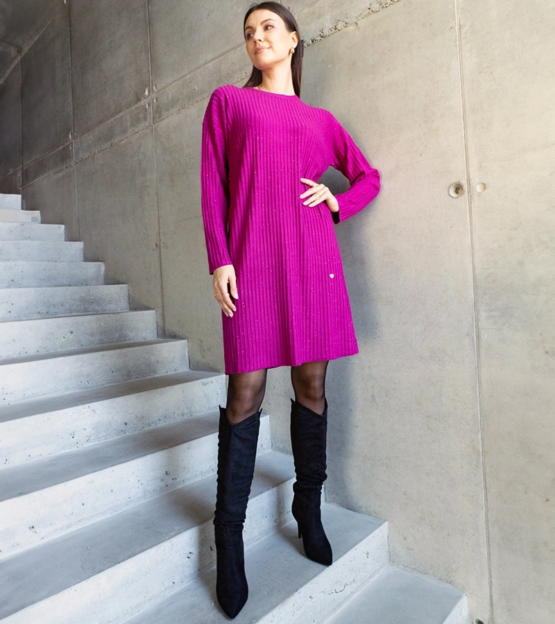 Cihlově růžové midi šaty s leskem Kadyra.