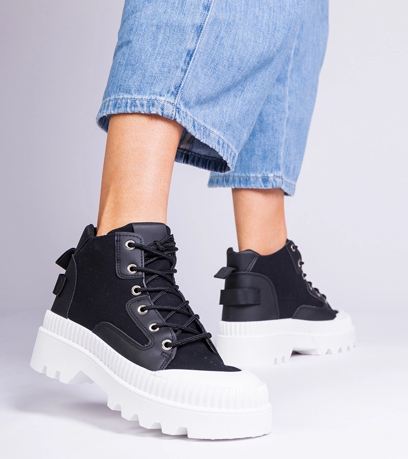 Černé tenisky na vysoké platformě Grotta