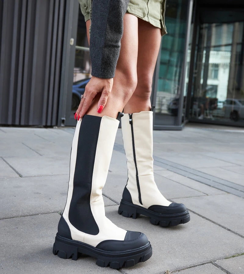 Hnědé masivní kozačky s podrážkou Barrios