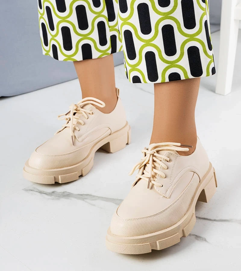 Béžové polobotky na pevné podrážce Kay