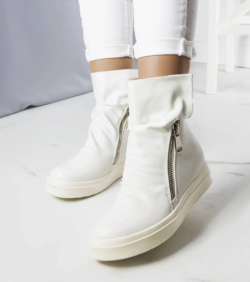 Bílé boty Monique na podpatku