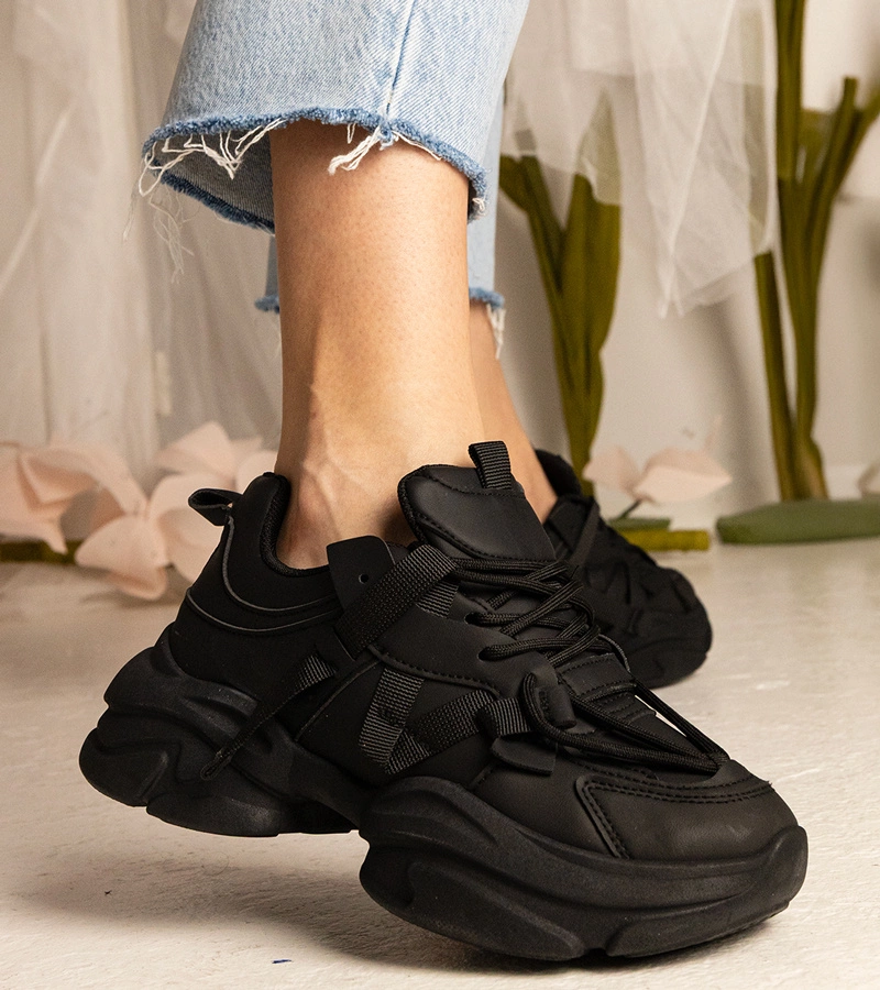 Černé dámské masivní sportovní tenisky Zarina