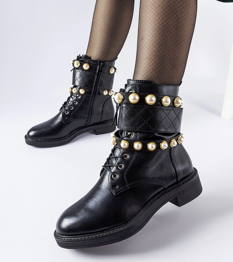 Černé zateplené botky s perlami Normand