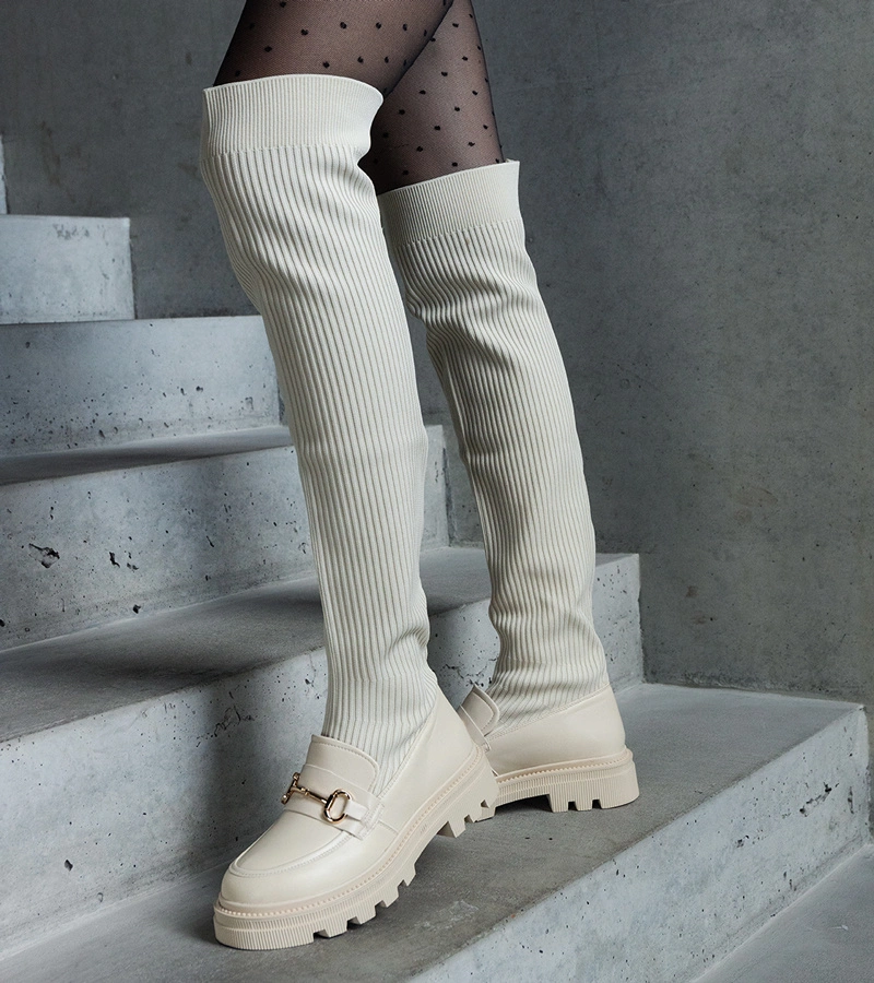 Světle béžové kozačky s elastickým svrškem na plochém podpatku Vrissa