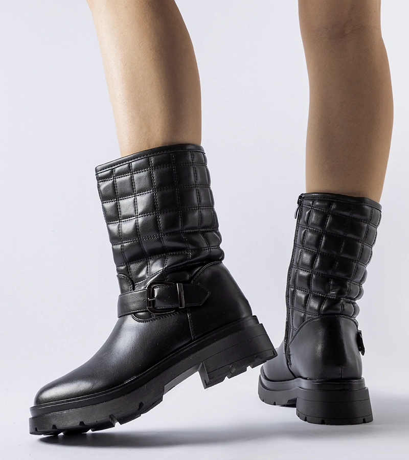 Černé kotníčkové boty s prošívaným svrškem Bluffs