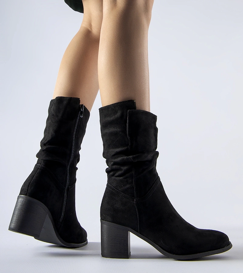 Černé podšívky na sloupku Filomena