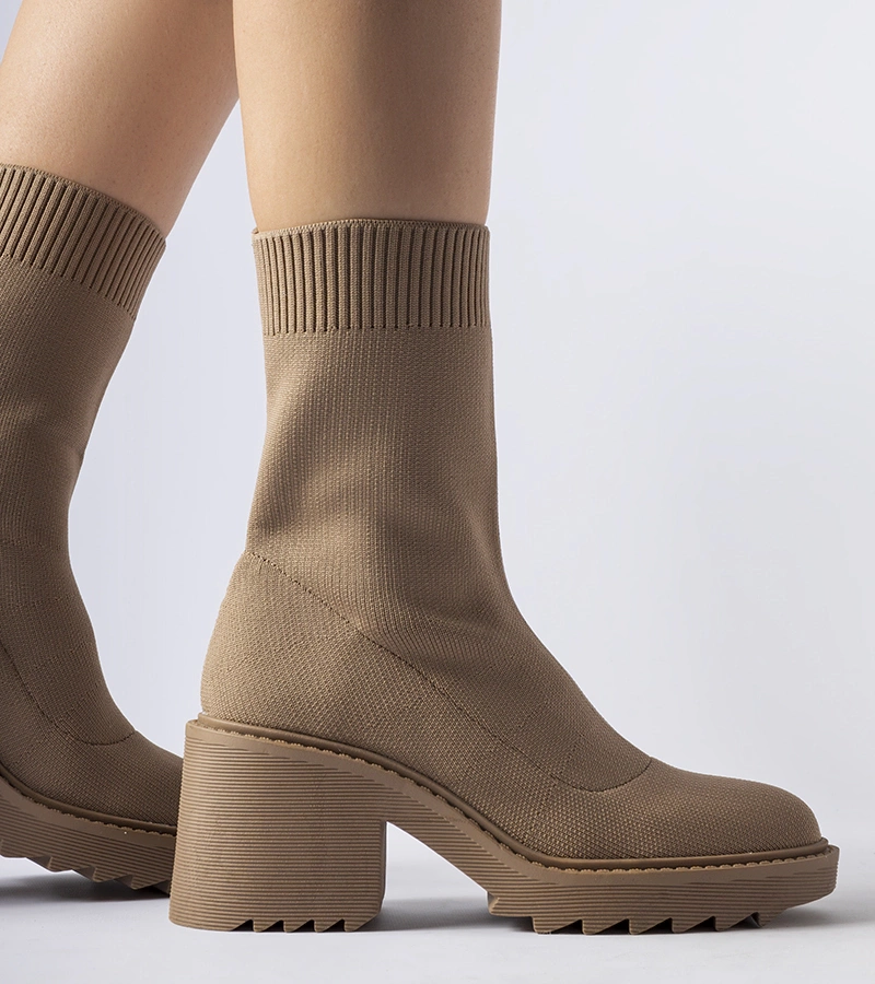 Tmavě béžové botky s elastickým svrškem Cadiz