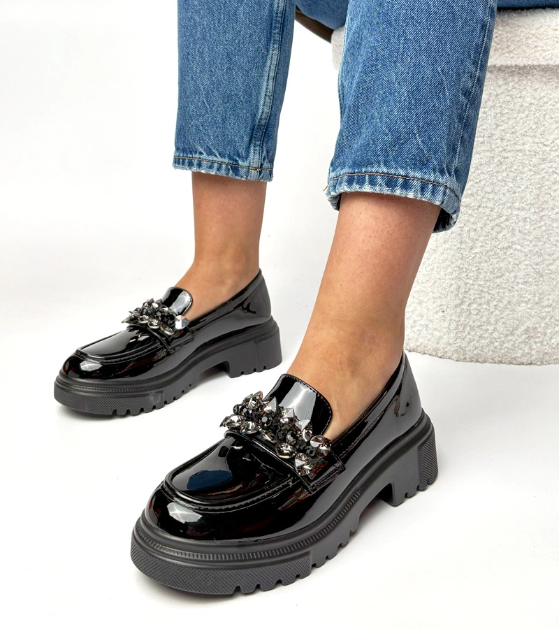 Černé lakované mokasíny s ozdobou Océane