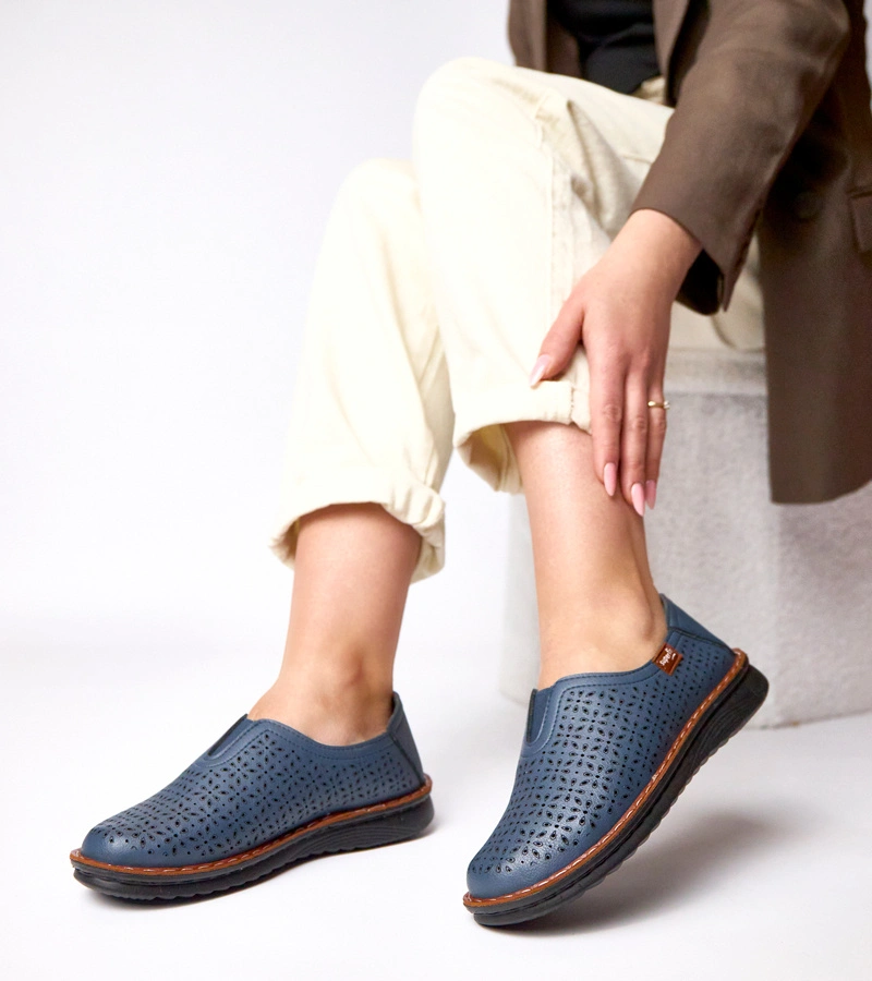 Černé polobotky na masivní podrážce Cheshire