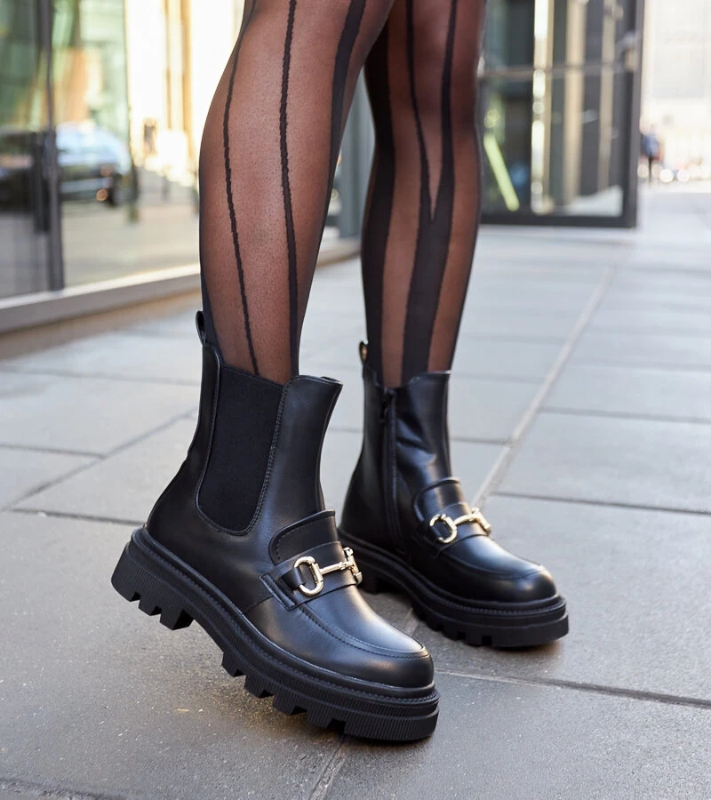 Černé kotníkové boty s viditelnou podrážkou Sailetto