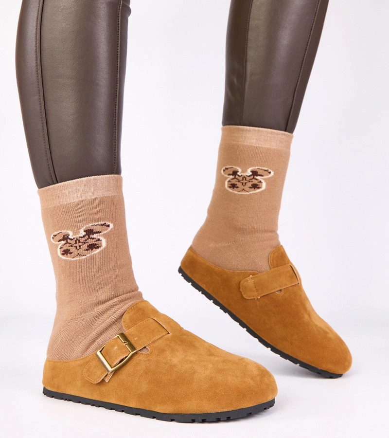 Hnědé mulice s ozdobnou přezkou Atoria