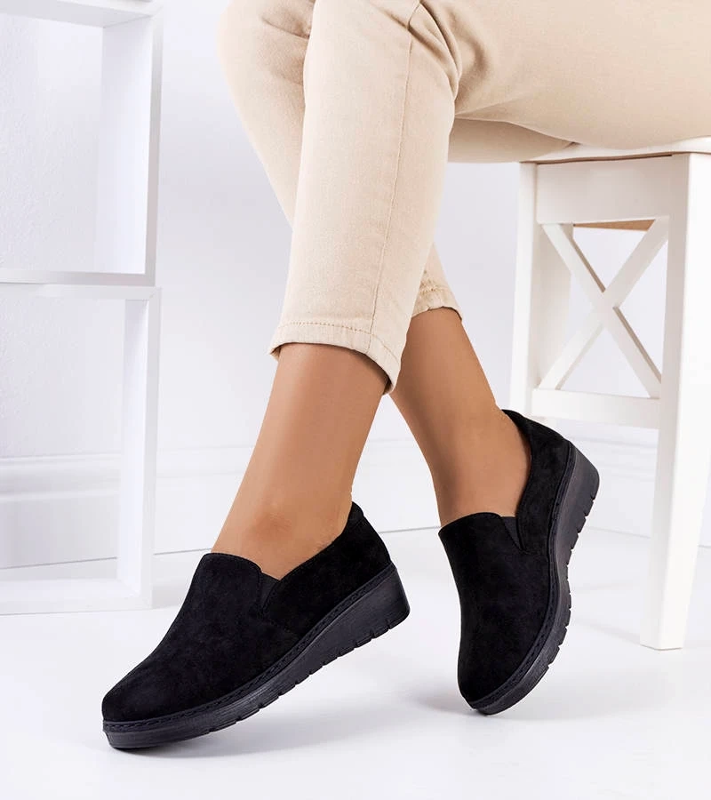 Černé polobotky Pirn