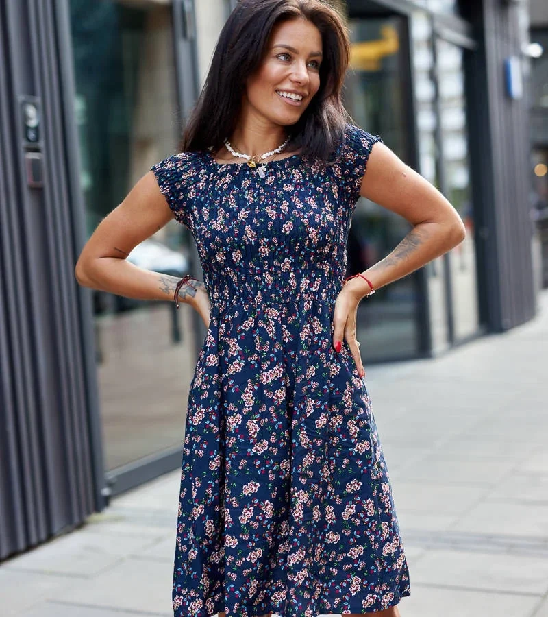 Námořnicky modré květinové šaty Irma