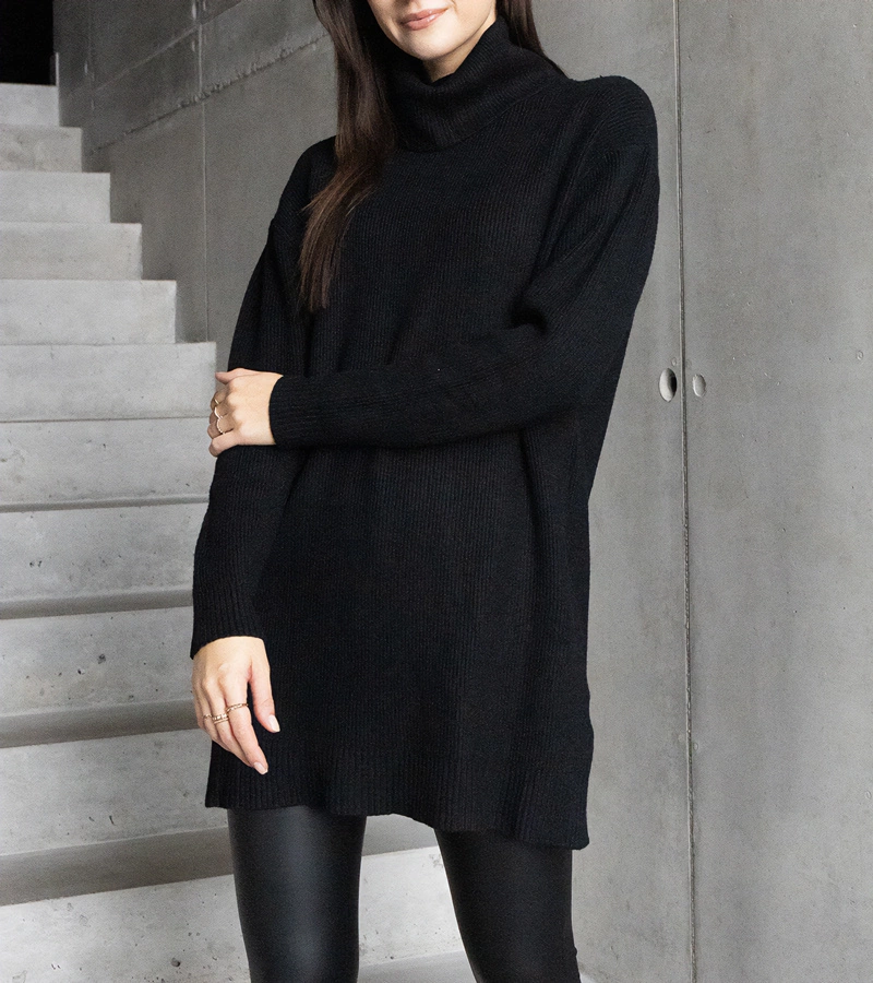 Dlouhý černý měkký svetr s rolákem Kali