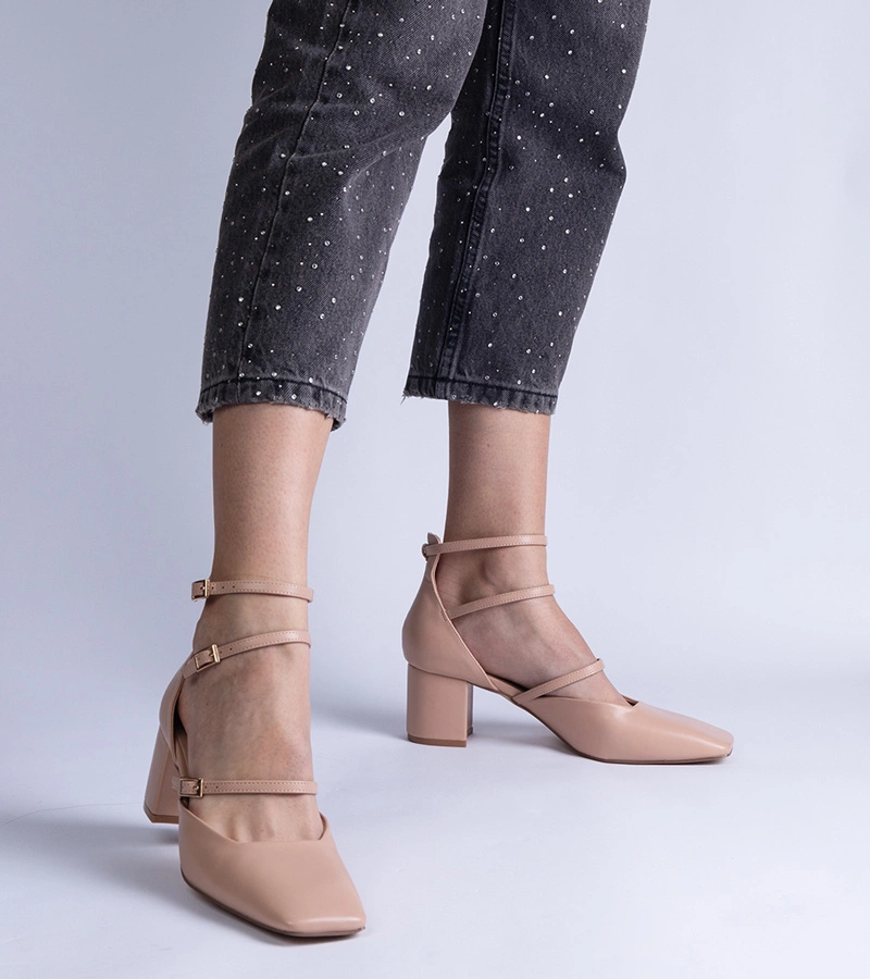 Béžové lodičky na podpatku s přezkami Eridana