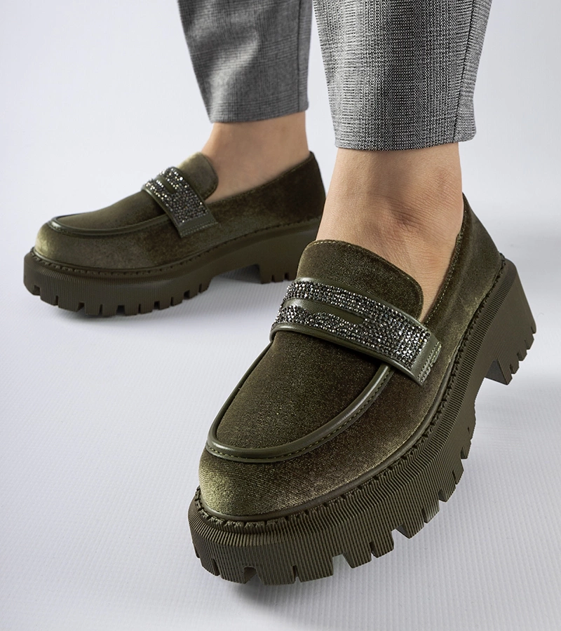 Zelené mokasíny zdobené zirkony Longuelo