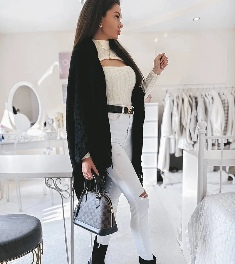 Černý přehoz s třásněmi od značky Noah