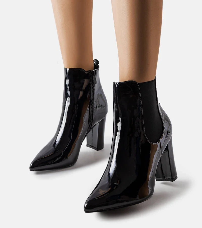 Černé lakované boty na jehlovém podpatku Dolli