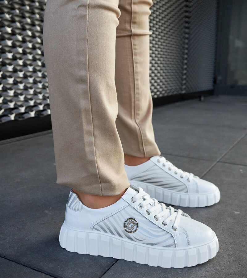 Bílé kožené tenisky na platformě Stradone