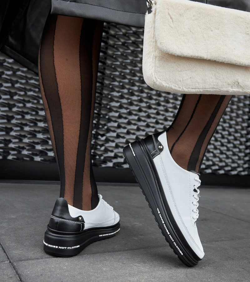 Černobílé kožené tenisky na klíně Piano