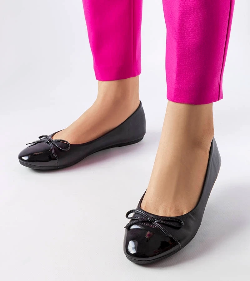 Černé baleríny s lakovaným nosem Despins