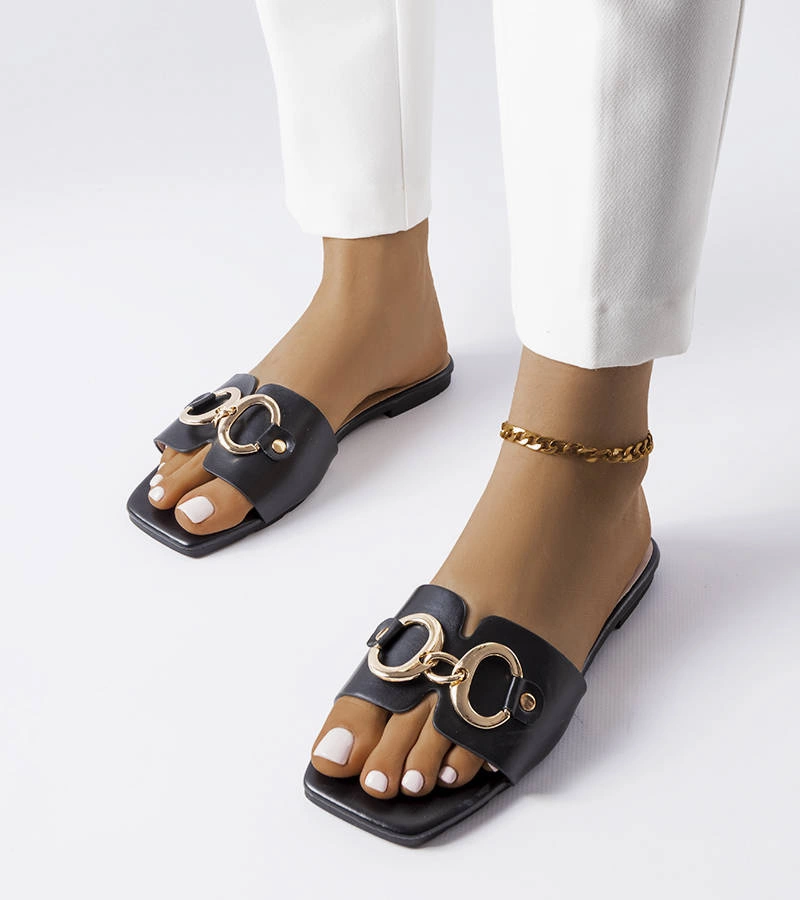 Černé elegantní žabky s řetízkem Corbin