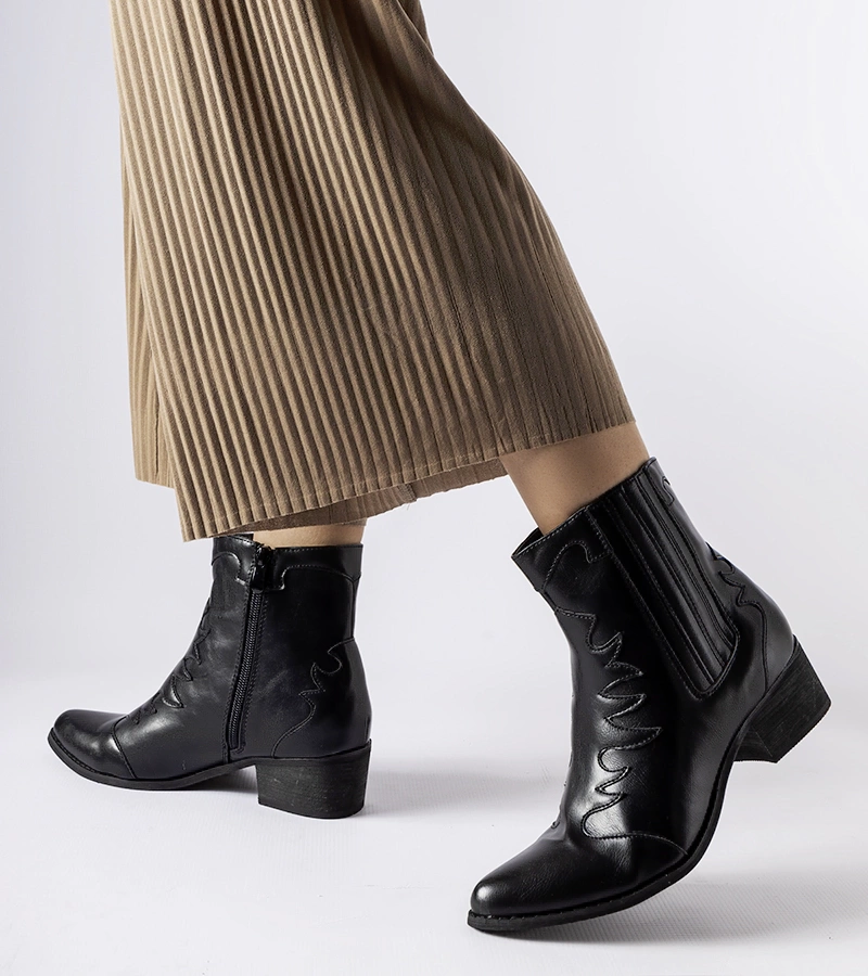 Černé kovbojky na nízkém podpatku Henriette