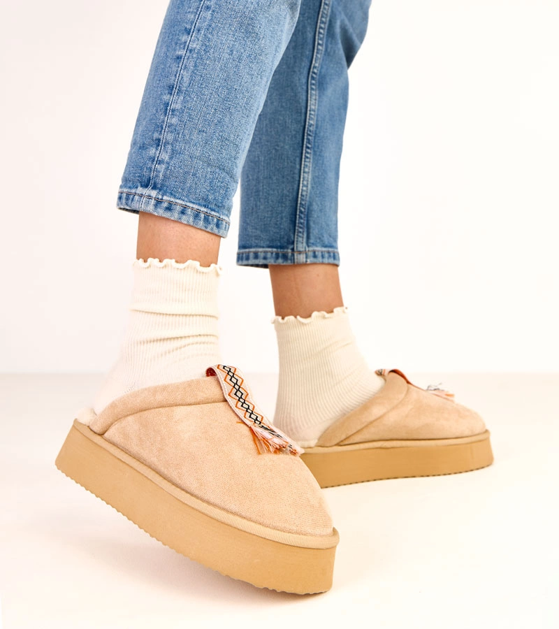 Béžové uzavřené papuče s barevnou vsadkou Sarah