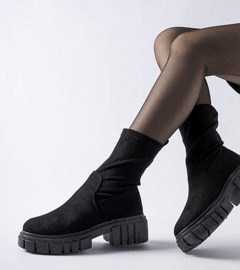 Černé kotníčkové botky s ozdobným náramkem Geraldo 1268 BLACK