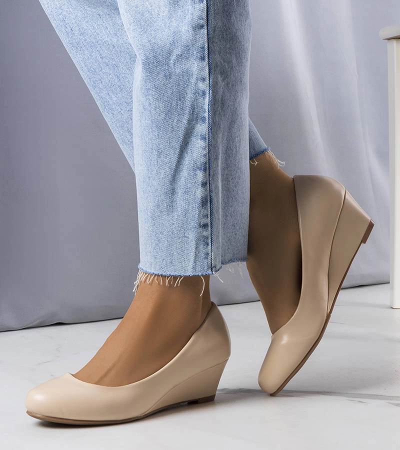 Béžové lodičky Arlai na podpatku