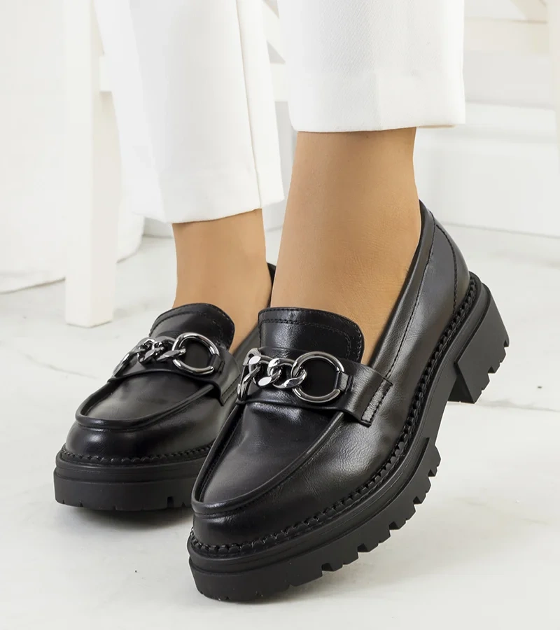 Černé polobotky s řetězem Joanne