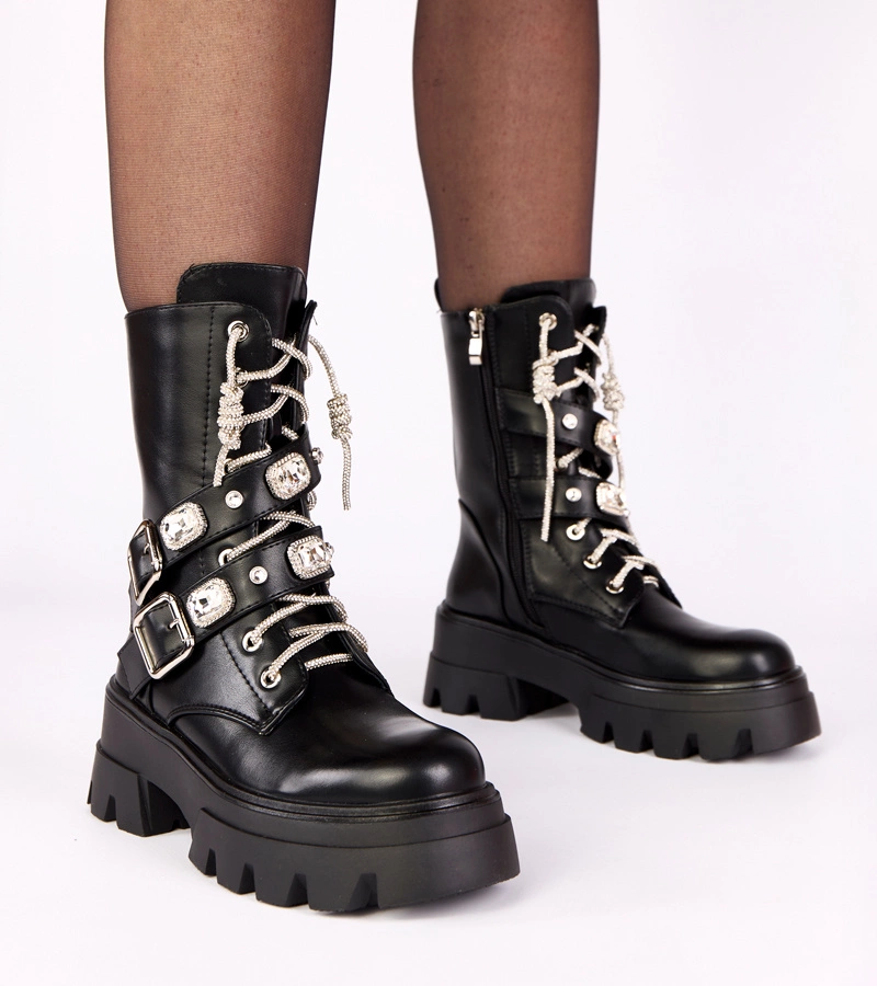 Černé kotníkové boty na platformě zdobené kamínky a kameny Laroca