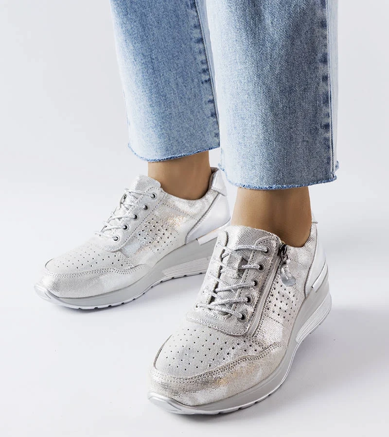 Stříbrné prolamované kožené polobotky od Jazzar