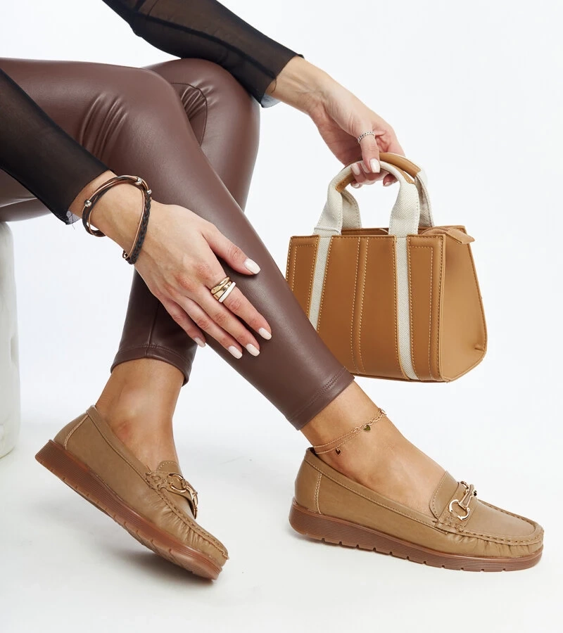 Tmavě béžové mokasíny s přezkou Anisah